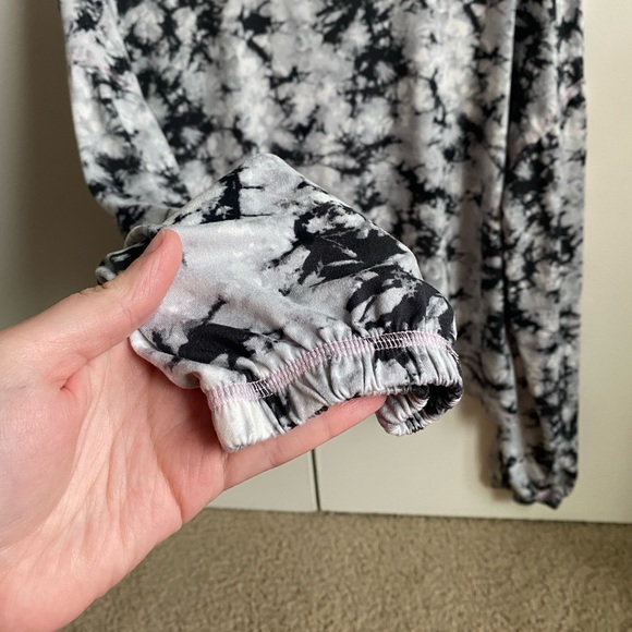 Womans Hurley Longsleeve Crop Top Size XL - Picture 4 of 6